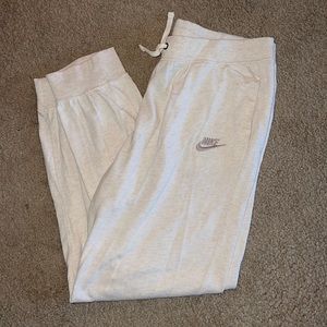 Cropped Nike joggers